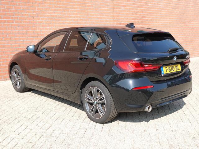 BMW 1-SERIE 118i Introduction Edition Automaat Navigatie Virtual Cockpit Parkeersensoren Ledverlichting HiFi audio Cruise Control Climate Control Getinte ramen