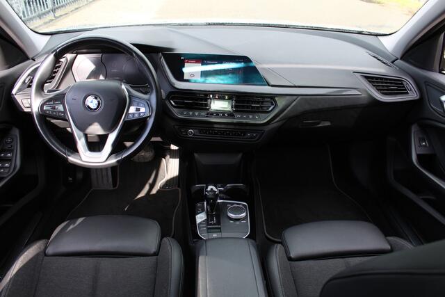 BMW 1-SERIE 118i Automaat Sportline | Panoramdak | Stoelverwarming