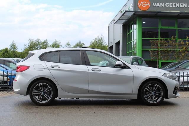BMW 1-SERIE 118i Automaat Sportline | Panoramdak | Stoelverwarming