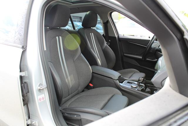 BMW 1-SERIE 118i Automaat Sportline | Panoramdak | Stoelverwarming