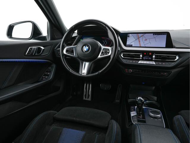 BMW 1-SERIE 118i Executive Edition M-Sportpack (INCL.BTW) *SPORT-SEATS | FULL-LED | DIGI-COCKPIT | HIFI-SOUND | CAMERA | NAVI-FULLMAP | AMBIENT-LIGHT | PRIVACY-GLASS | ECC | PDC | CRUISE | 18''ALU*