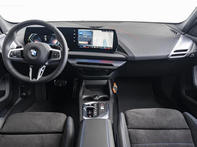 BMW 1-SERIE 120 | M Sportpakket | Stuurwielrand verwarmd | Comfort Access | Achteruitrijcamera | Stoelverwarming | 18''