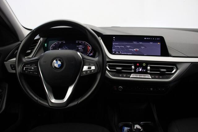 BMW 1-SERIE 118i Business Edition Automaat - Digitaal Cockpit, Carplay, Cruise, PDC