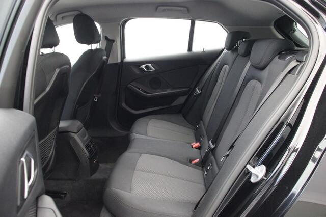 BMW 1-SERIE 118i Business Edition Automaat - Digitaal Cockpit, Carplay, Cruise, PDC