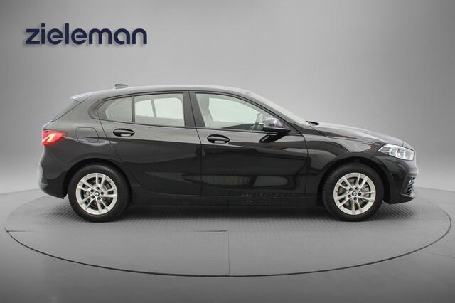 BMW 1-SERIE 118i Business Edition Automaat - Digitaal Cockpit, Carplay, Cruise, PDC