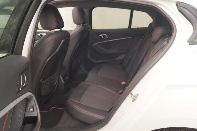 BMW 1-SERIE 118i Sportline Business Edition -PANO-ECC-CAM-PDC-
