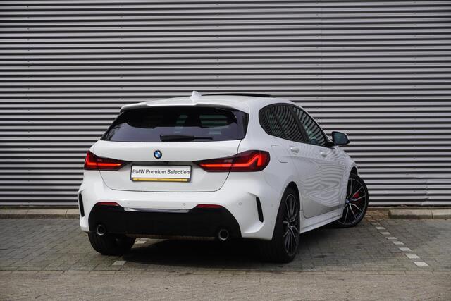 BMW 1-SERIE 120i Model M Sport | High Executive | 19 inch LM M Dubbelspaak (Styling 552 M) | Glazen panoramadak | HiFi System