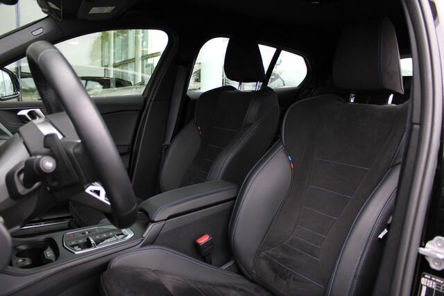 BMW 1-SERIE 120 M Sport Automaat / Sportstoelen / Comfort Access / Achteruitrijcamera / Adaptieve LED / Harman-Kardon