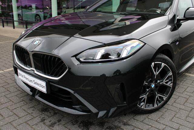 BMW 1-SERIE 120 M Sport Automaat / Sportstoelen / Comfort Access / Achteruitrijcamera / Adaptieve LED / Harman-Kardon