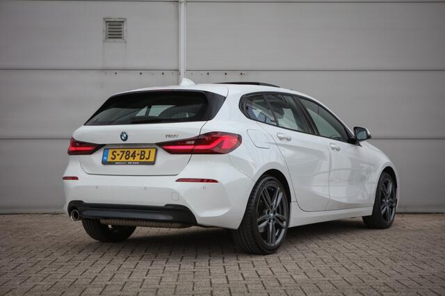BMW 1-SERIE 118i High Exec | Pano | HUD | Incl Winterset |