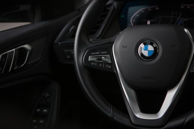 BMW 1-SERIE 118i High Exec | Pano | HUD | Incl Winterset |