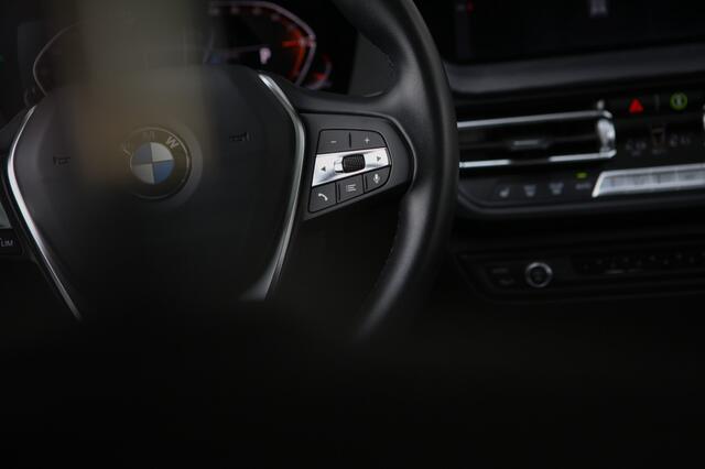 BMW 1-SERIE 118i High Exec | Pano | HUD | Incl Winterset |