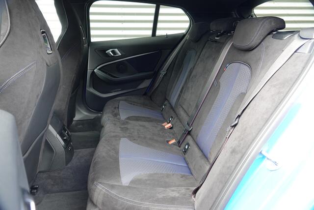 BMW 1-SERIE M135i xDrive High Executive | M Performance | HUD | Memory | Stuur/Stoelverw. |
