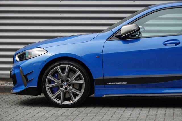 BMW 1-SERIE M135i xDrive High Executive | M Performance | HUD | Memory | Stuur/Stoelverw. |