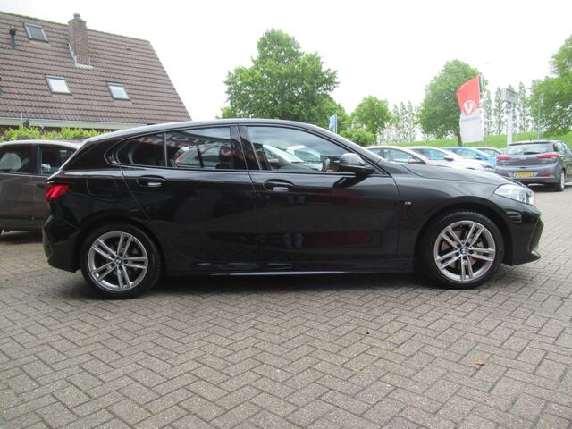 BMW 1-SERIE 116i Executive Edition | Automaat | Climate-Airco | Apple Carplay | Camera | Metallic | Incl. BOVAG Garantie | 1ste Eigenaar | DAB+ Radio |
