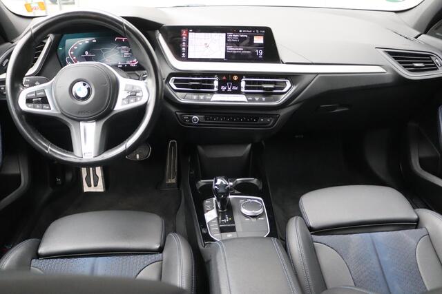 BMW 1-SERIE 118i 140PK Automaat Executive Edition M-Sport Sportstoelen/Parkeerhulp/Navigatie/Cruise-control