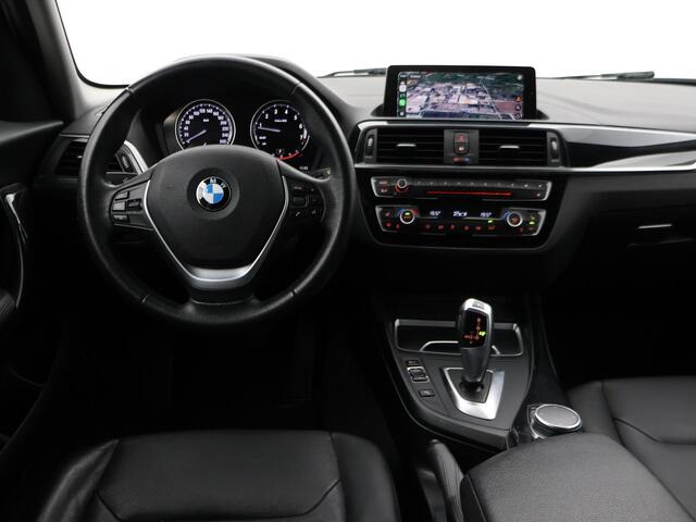 BMW 1-SERIE 120i 184 PK H.E. LUXURY AUT. + DRAADLOZE CARPLAY | LEDER | STOELVERW. | AFN. TREKHAAK