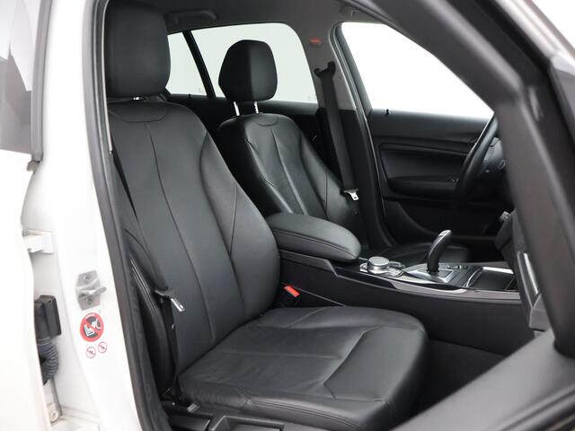 BMW 1-SERIE 120i 184 PK H.E. LUXURY AUT. + DRAADLOZE CARPLAY | LEDER | STOELVERW. | AFN. TREKHAAK