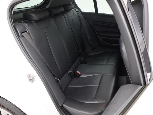BMW 1-SERIE 120i 184 PK H.E. LUXURY AUT. + DRAADLOZE CARPLAY | LEDER | STOELVERW. | AFN. TREKHAAK