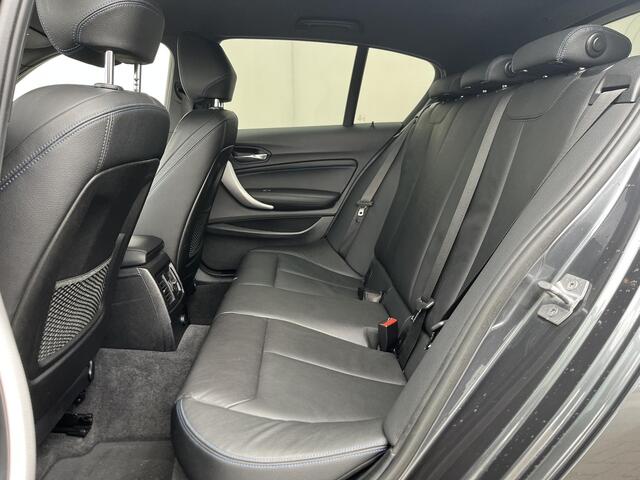 BMW 1-SERIE 118i High Executive M Sport Shadow / Cruise Control / M-stuur / Apple Carplay&Android Auto / Led Koplampen / Electronic Climate Control / Voorstoelen Verwarmd / Navigatie / Parkeersensoren Voor&Achter / Hifi Speakers