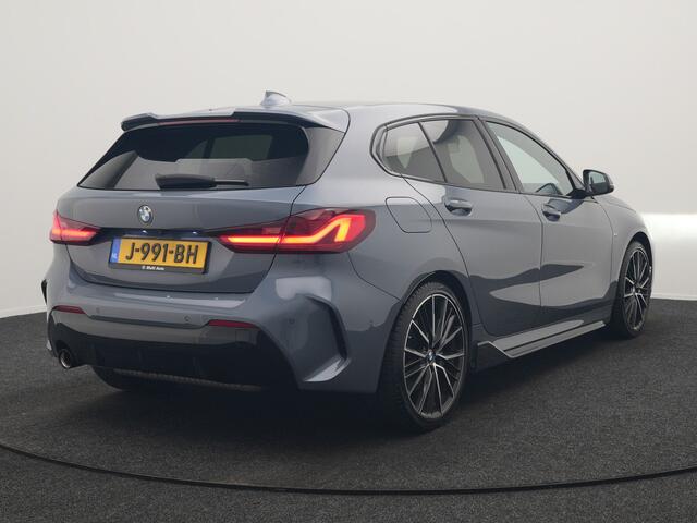 BMW 1-SERIE 118i M Sport 141pk | Adaptive Cruise | Head Up | Camera | Alcantara Sportstoelen Memory & Verwarmd | Harman / Kardon | Apple Carplay | Blis | Adaptive LED | Navigatie | DAB | Virtual Cockpit |