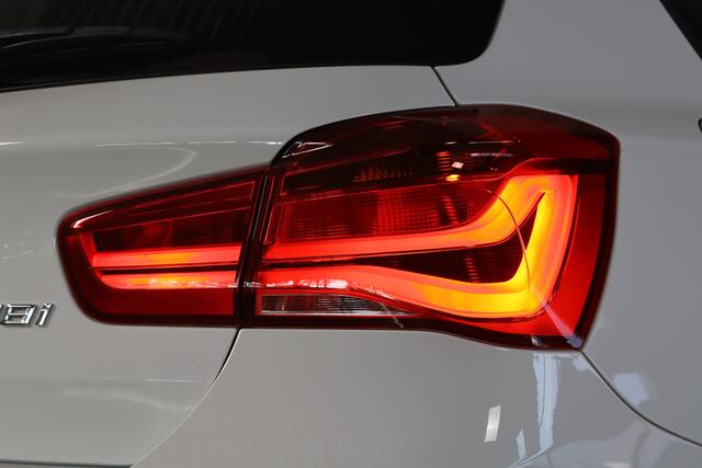 BMW 1-SERIE 118i Corporate Lease Climate I Keyless S I Parksens A -- Tweede Pinksterdag geopend van 11.00 t/m 16.00 --