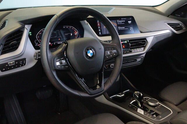 BMW 1-SERIE 118i Introduction Edition Automaat | NAVI | CLIMA | CAMERA + PDC | CRUISE | HARMAN / KARDON AUDIO |