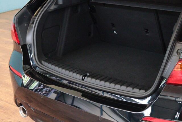 BMW 1-SERIE 118i Introduction Edition Automaat | NAVI | CLIMA | CAMERA + PDC | CRUISE | HARMAN / KARDON AUDIO |
