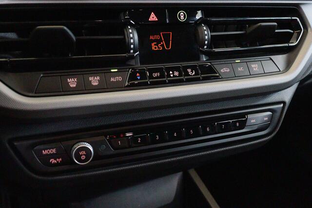 BMW 1-SERIE 118i Introduction Edition Automaat | NAVI | CLIMA | CAMERA + PDC | CRUISE | HARMAN / KARDON AUDIO |