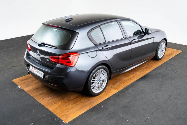 BMW 1-SERIE 118i Edition M Sport Shadow High Executive Middenarmsteun - PDC Voor/achter - Cruise Control - Sportstoelen - Elektrisch verstelbare lendensteunen - Elektrisch verwarmde voorstoelen - Navigatiesysteem Business -