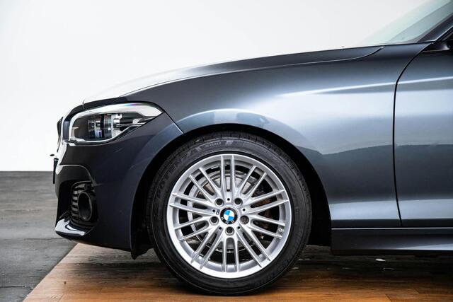 BMW 1-SERIE 118i Edition M Sport Shadow High Executive Middenarmsteun - PDC Voor/achter - Cruise Control - Sportstoelen - Elektrisch verstelbare lendensteunen - Elektrisch verwarmde voorstoelen - Navigatiesysteem Business -