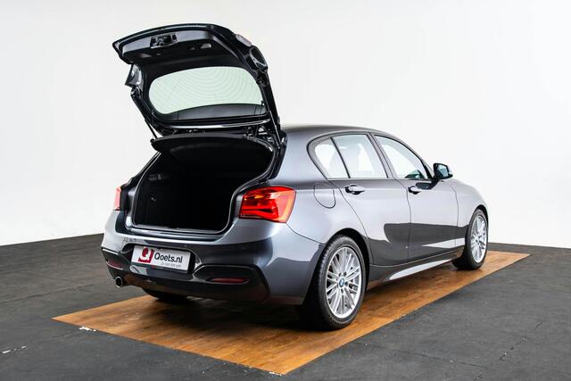 BMW 1-SERIE 118i Edition M Sport Shadow High Executive Middenarmsteun - PDC Voor/achter - Cruise Control - Sportstoelen - Elektrisch verstelbare lendensteunen - Elektrisch verwarmde voorstoelen - Navigatiesysteem Business -