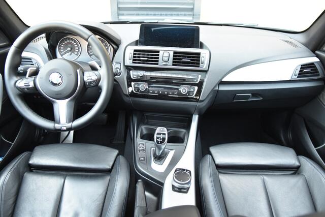 BMW 1-SERIE M140i xDrive High Executive * Schuifdak * M-Performance Uitlaat * Harman/Kardon * M-Sportremmen *