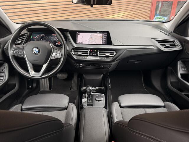 BMW 1-SERIE 118i Executive Edition Navi / Carplay / Lm Velgen / Sportstoelen