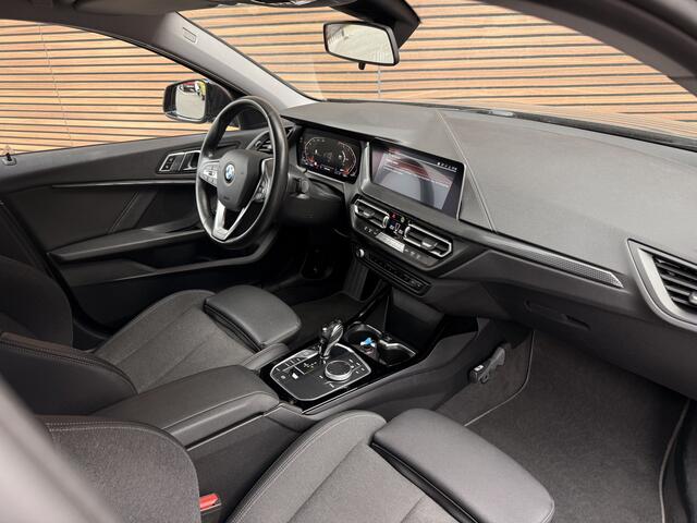 BMW 1-SERIE 118i Executive Edition Navi / Carplay / Lm Velgen / Sportstoelen
