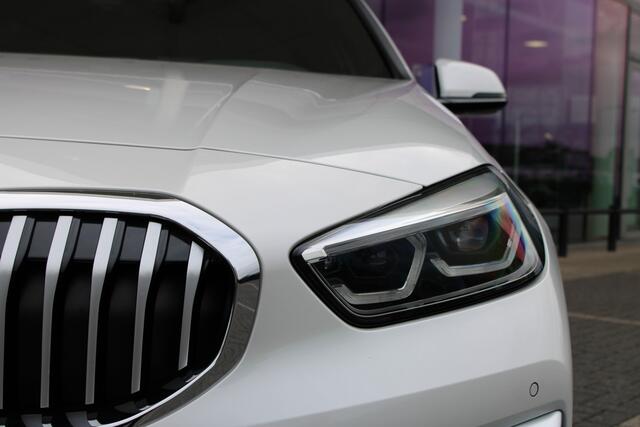 BMW 1-SERIE 118i High Executive Automaat / Sportstoelen / Adaptieve LED / Stoelverwarming