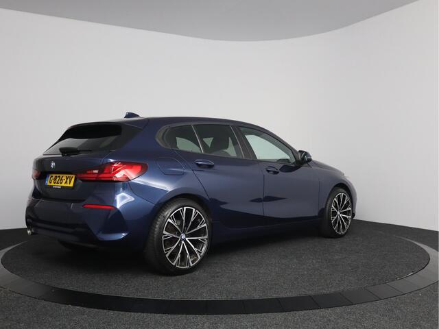BMW 1-SERIE 118i Executive Edition Automaat | LED | 19"velgen