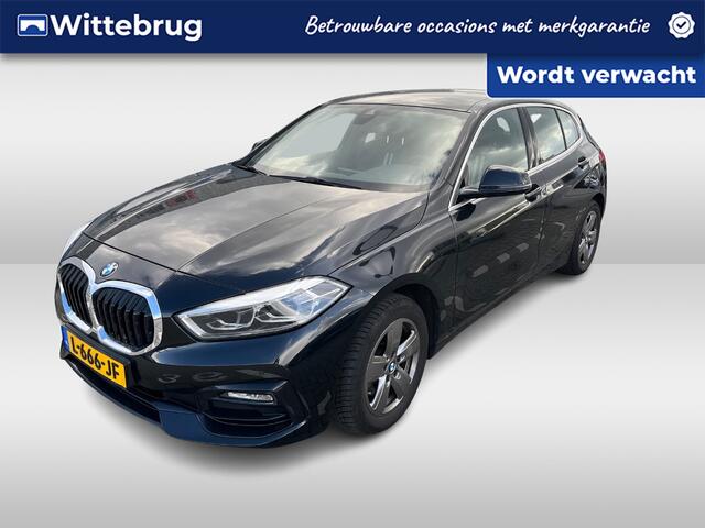 BMW 1-SERIE 118i Business Edition / Navigatie / App connect / Stoel+stuur verwarming / Parkeersensoren V+A /