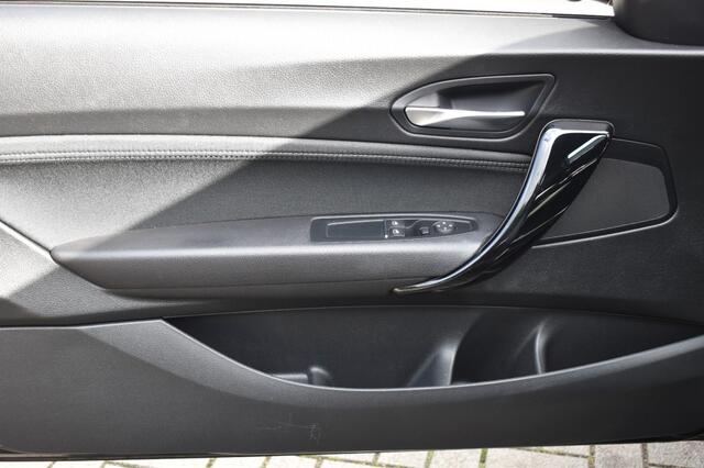 BMW 1-SERIE 116I SPORT LINE EDITION / NL AUTO / NAVI / PDC / SPORTSTOELEN