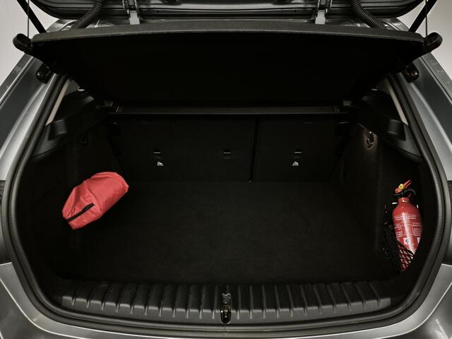 BMW 1-SERIE 116i High Executive | Navigatie | Sport