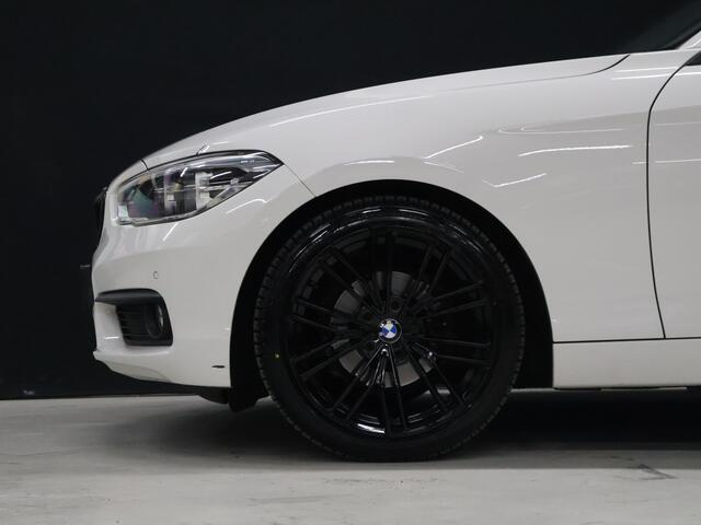 BMW 1-SERIE 118i High Executive [SCHUIFKANTELDAK, STOELVERWARMING, BLUETOOTH, CRUISE, PDC V+A, LED, VOL LEDER, NAVIGATIE, NIEUWSTAAT]