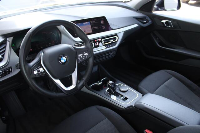 BMW 1-SERIE 118i Executive Automaat / Cruise Control / PDC / LED / Multifunctioneel stuurwiel