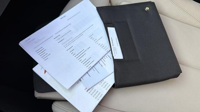BMW 1-SERIE 118i Centennial High Executive | AUTOMAAT | PANODAK | LEER
