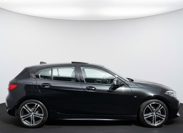 BMW 1-SERIE 118i AUT. 136PK M-PAKKET SPORT LEDER/CAMERA/NAVI/PANORAMADAK