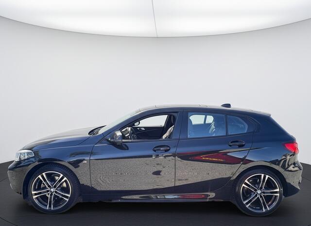BMW 1-SERIE 118i AUT. 136PK M-PAKKET SPORT LEDER/CAMERA/NAVI/PANORAMADAK