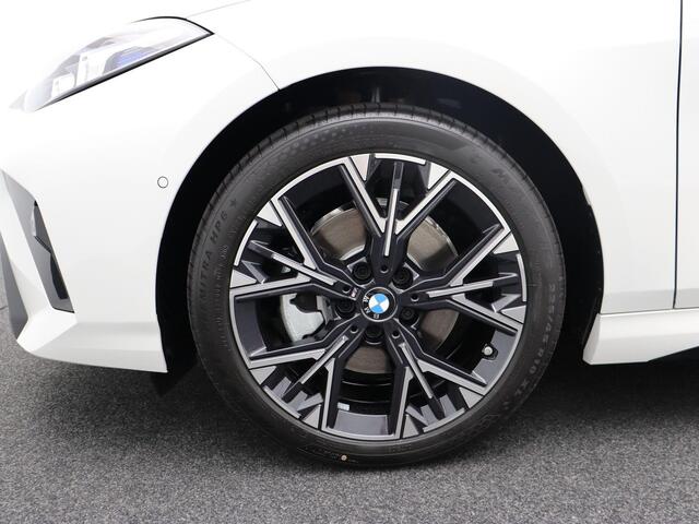 BMW 1-SERIE 120 M Sport Design Edition | Premium Pack | Stuurwielrand Verwarmd | Driving Assistant | Parking Assistant | 18''