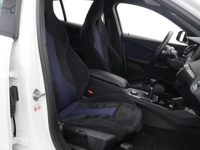 BMW 1-SERIE 118i Executive Edition M-Sport | Virtual Cockpit | Navigatie | Cruise Control | Climate Control | Parkeersensoren |