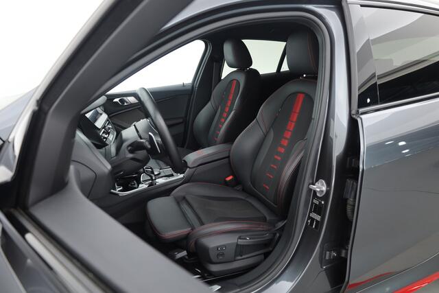 BMW 1-SERIE 128ti 265PK M-Sport Pro | Rijklaar! | Dig. Cockpit | HUD | Harman/Kardon | Adapt. Cruise | Dodehoek | Leder/Alcantara | Stoelverw. | Camera+PDC | Sfeerverl. | NAV+App.Connect | LED | DAB | Climate V