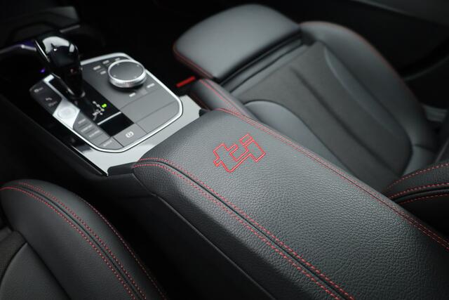 BMW 1-SERIE 128ti 265PK M-Sport Pro | Rijklaar! | Dig. Cockpit | HUD | Harman/Kardon | Adapt. Cruise | Dodehoek | Leder/Alcantara | Stoelverw. | Camera+PDC | Sfeerverl. | NAV+App.Connect | LED | DAB | Climate V