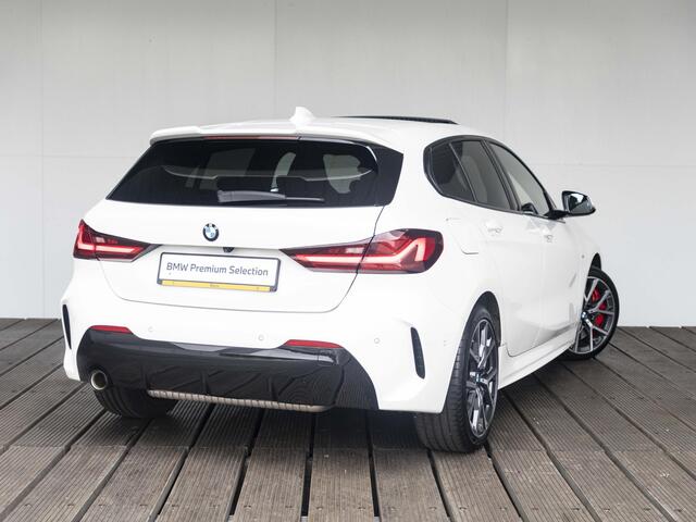BMW 1-SERIE 118i | M Sportpakket Pro | Premium Pack | Travel Pack | 18 inch | Stuurwielrand verwarmd | Comfort Access | Glazen panoramadak | HiFi